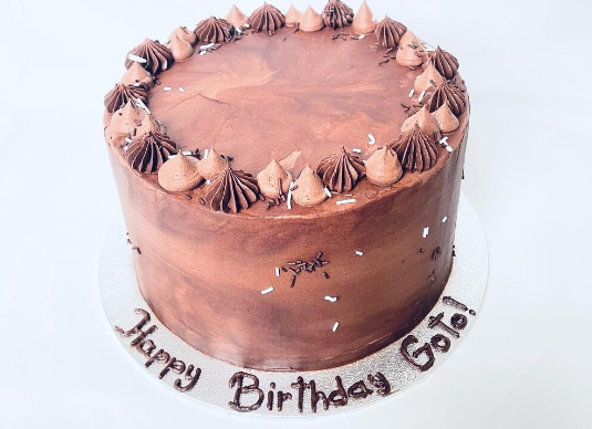 Picking the Cake for Mom in Dubai