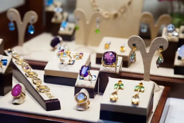 Why Collection-Based Jewelry Shopping Improves Decision-Making