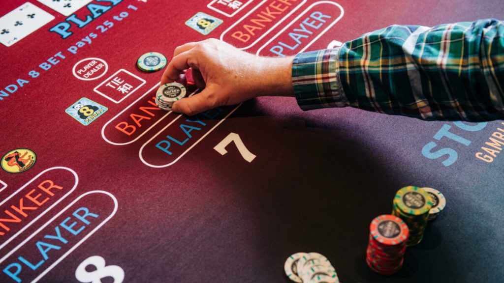 Player Bets Or Banker Bets? Compare Baccarat Options Before Playing